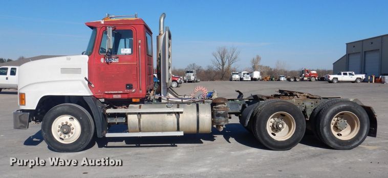 image for item DP0437 1994 Mack CH613  semi truck