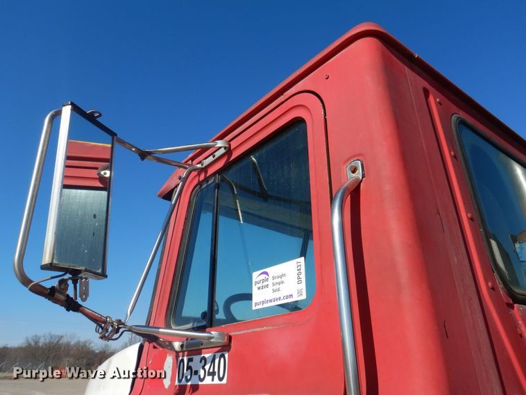 image for item DP0437 1994 Mack CH613  semi truck