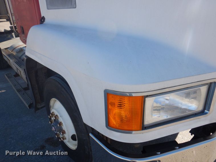 image for item DP0437 1994 Mack CH613  semi truck