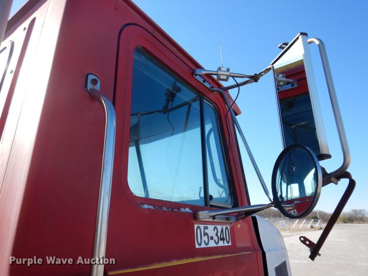 image for item DP0437 1994 Mack CH613  semi truck