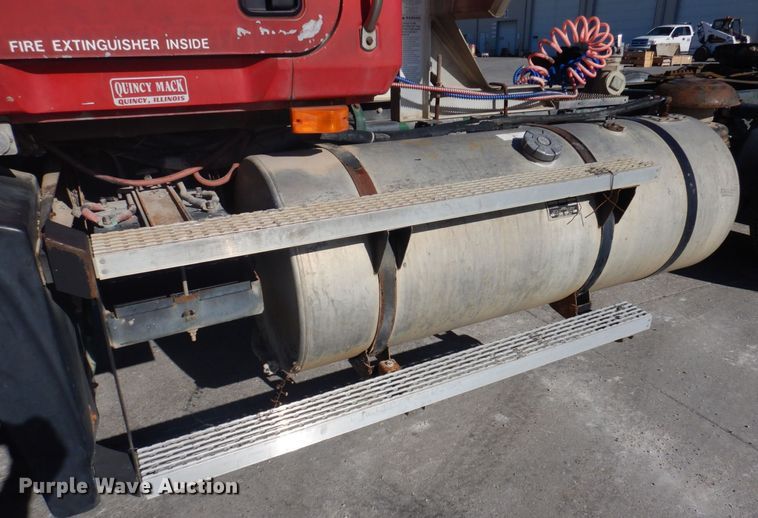 image for item DP0437 1994 Mack CH613  semi truck