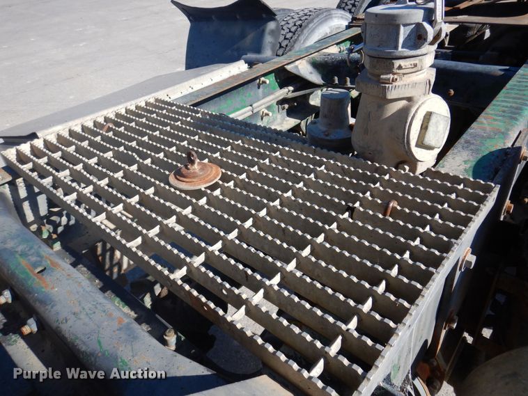 image for item DP0437 1994 Mack CH613  semi truck