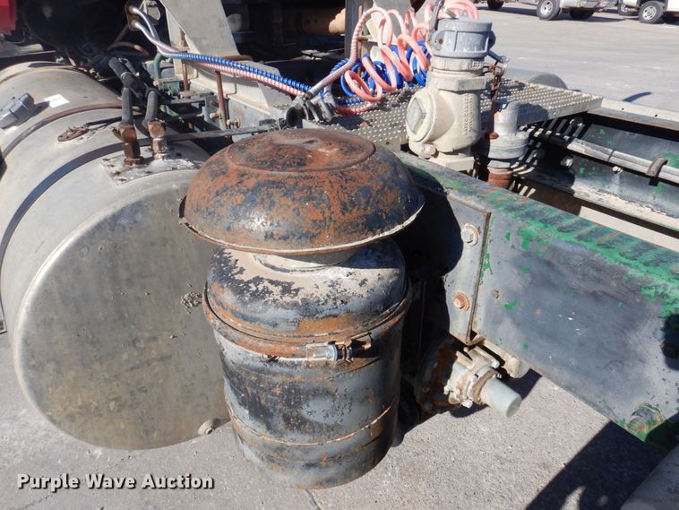 image for item DP0437 1994 Mack CH613  semi truck