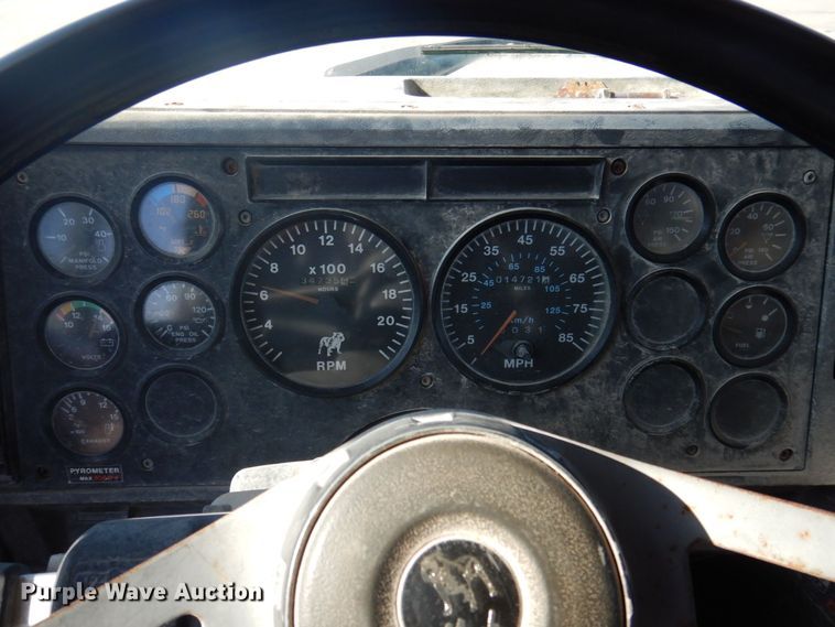 image for item DP0437 1994 Mack CH613  semi truck