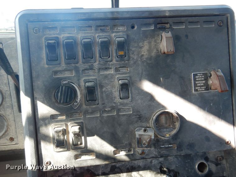 image for item DP0437 1994 Mack CH613  semi truck