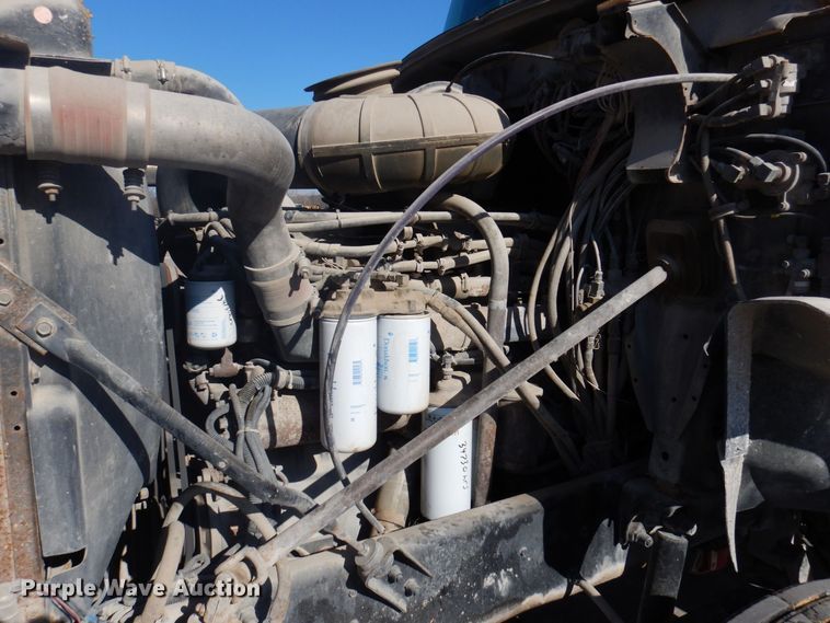 image for item DP0437 1994 Mack CH613  semi truck