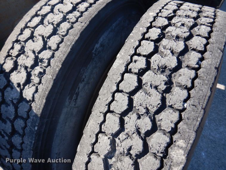 image for item DP0437 1994 Mack CH613  semi truck