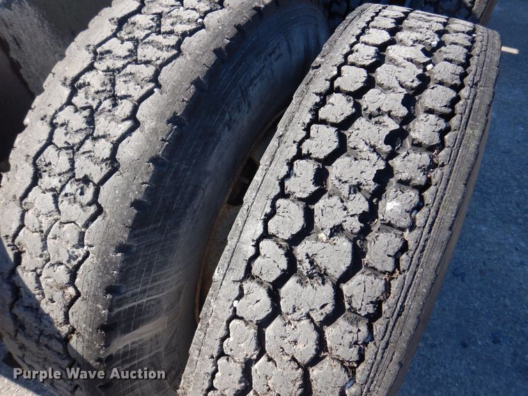 image for item DP0437 1994 Mack CH613  semi truck