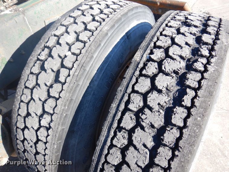 image for item DP0437 1994 Mack CH613  semi truck