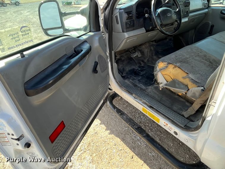 image for item DP0449 2005 Ford F450 Super Duty XL  flatbed truck