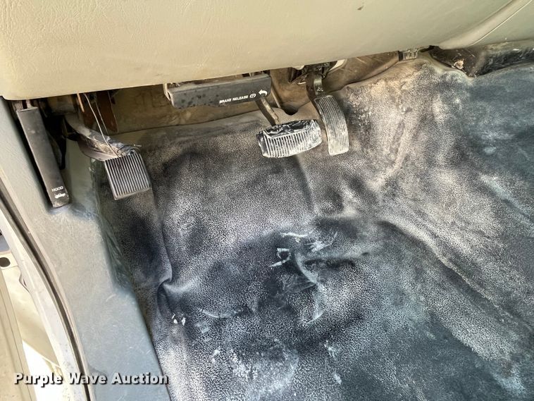 image for item DP0449 2005 Ford F450 Super Duty XL  flatbed truck