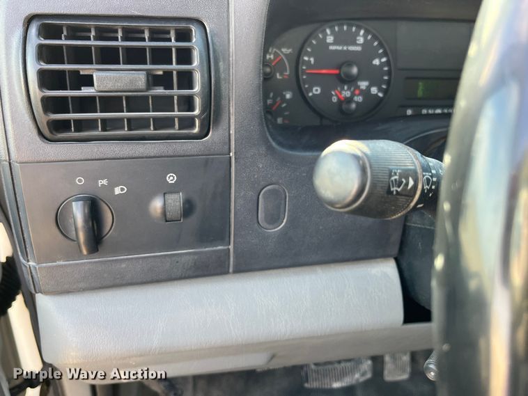 image for item DP0449 2005 Ford F450 Super Duty XL  flatbed truck