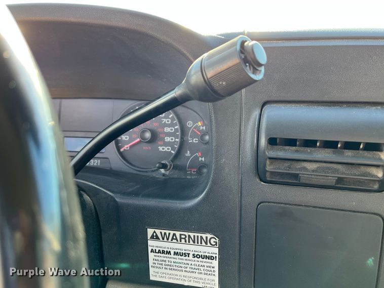 image for item DP0449 2005 Ford F450 Super Duty XL  flatbed truck