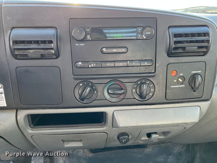 image for item DP0449 2005 Ford F450 Super Duty XL  flatbed truck