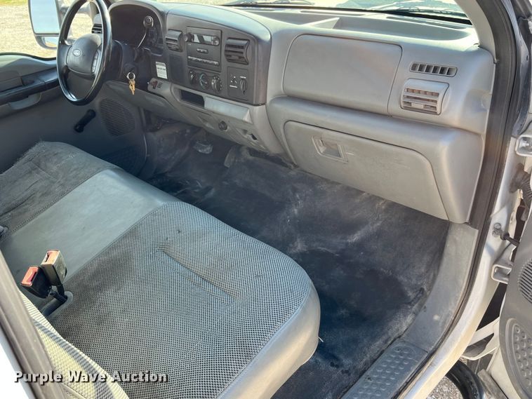 image for item DP0449 2005 Ford F450 Super Duty XL  flatbed truck