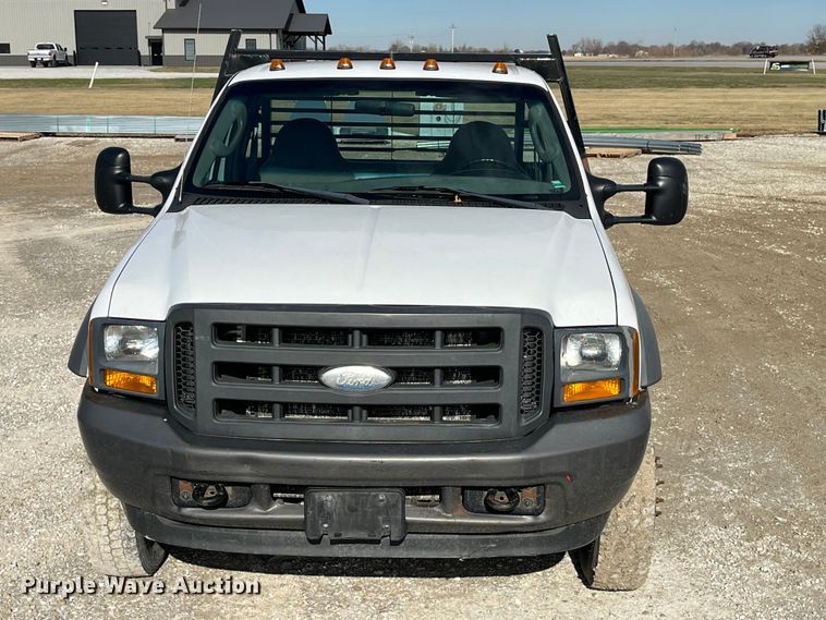 image for item DP0449 2005 Ford F450 Super Duty XL  flatbed truck