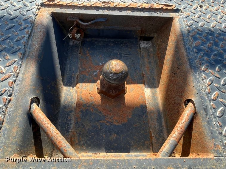 image for item DP0449 2005 Ford F450 Super Duty XL  flatbed truck