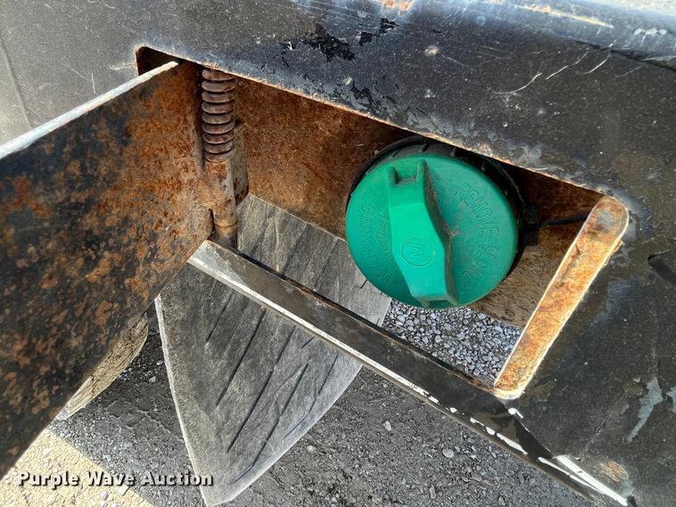 image for item DP0449 2005 Ford F450 Super Duty XL  flatbed truck