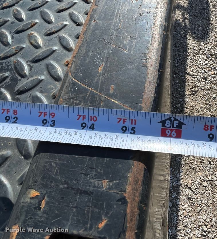 image for item DP0449 2005 Ford F450 Super Duty XL  flatbed truck