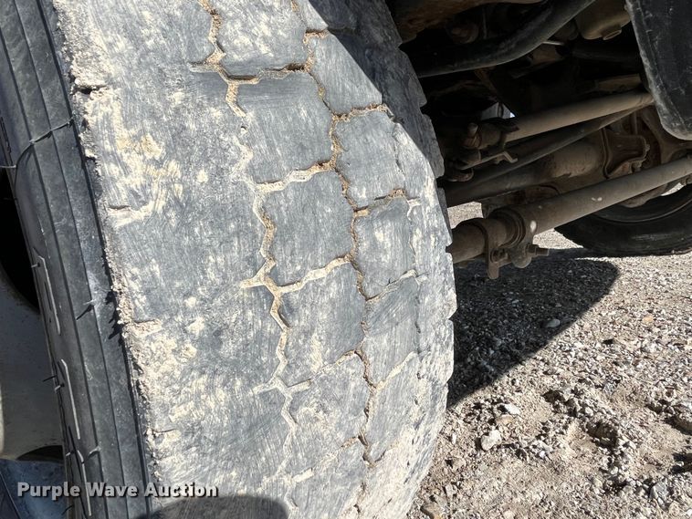 image for item DP0449 2005 Ford F450 Super Duty XL  flatbed truck