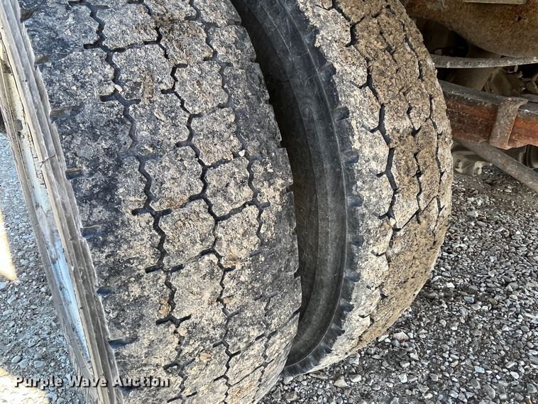 image for item DP0449 2005 Ford F450 Super Duty XL  flatbed truck