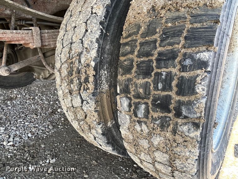 image for item DP0449 2005 Ford F450 Super Duty XL  flatbed truck