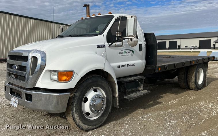 image for item DP0450 2006 Ford F650 Super Duty XLT  flatbed truck