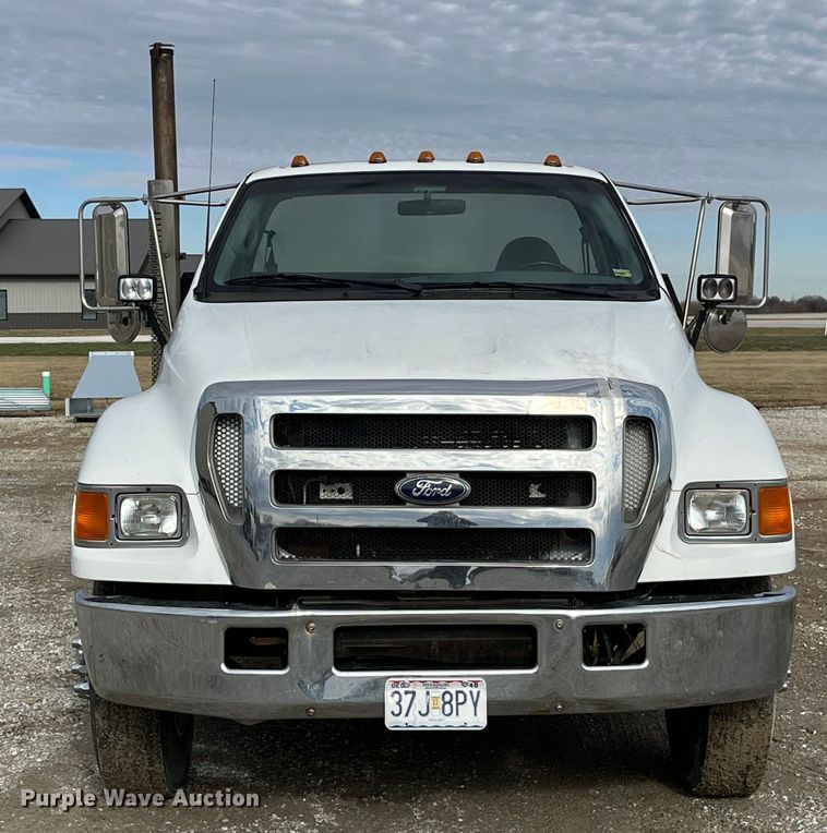 image for item DP0450 2006 Ford F650 Super Duty XLT  flatbed truck