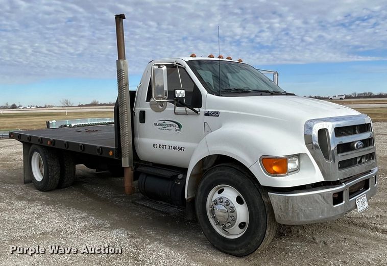 image for item DP0450 2006 Ford F650 Super Duty XLT  flatbed truck