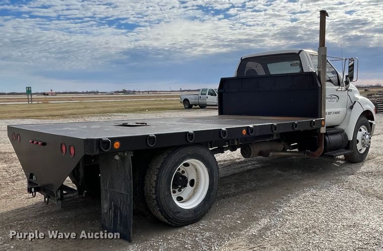 image for item DP0450 2006 Ford F650 Super Duty XLT  flatbed truck