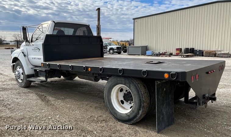 image for item DP0450 2006 Ford F650 Super Duty XLT  flatbed truck