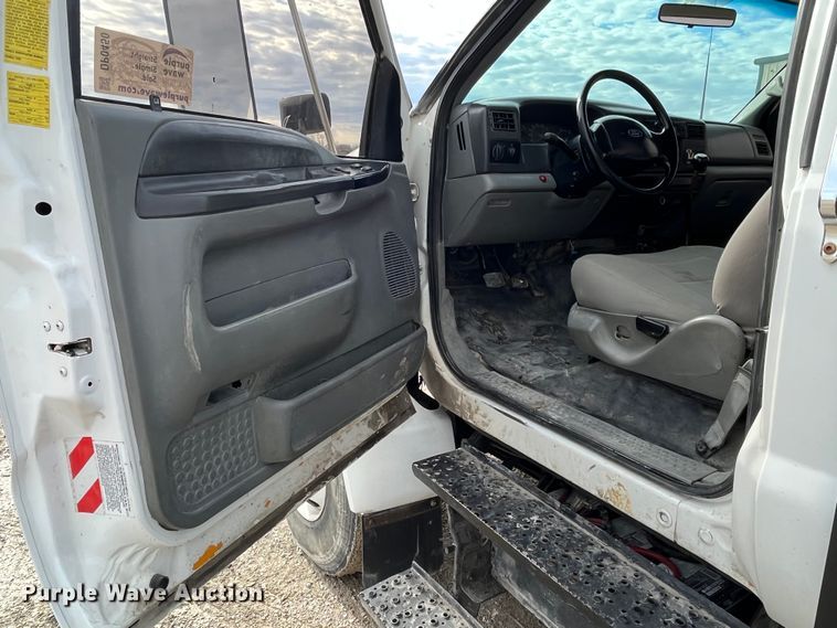 image for item DP0450 2006 Ford F650 Super Duty XLT  flatbed truck