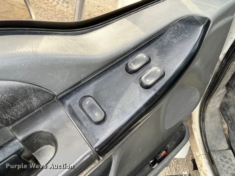 image for item DP0450 2006 Ford F650 Super Duty XLT  flatbed truck