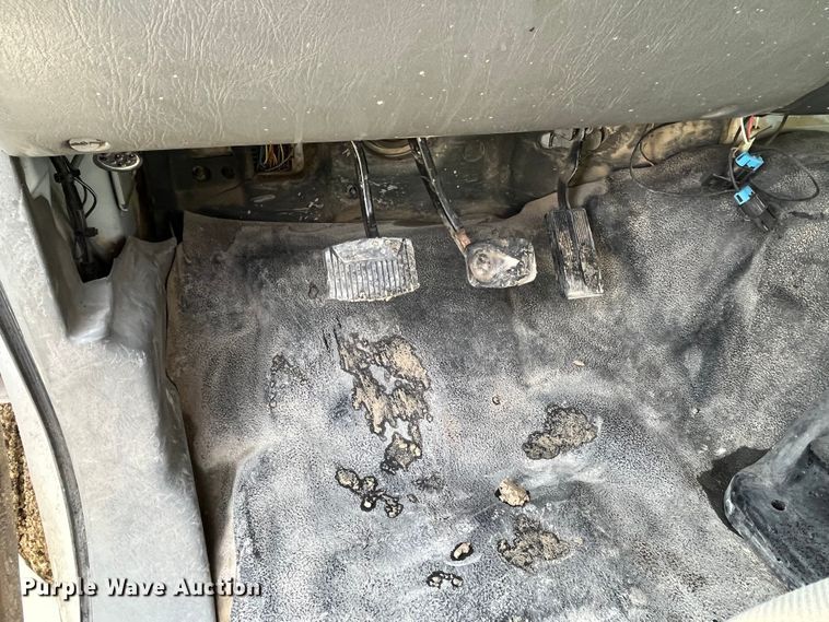 image for item DP0450 2006 Ford F650 Super Duty XLT  flatbed truck