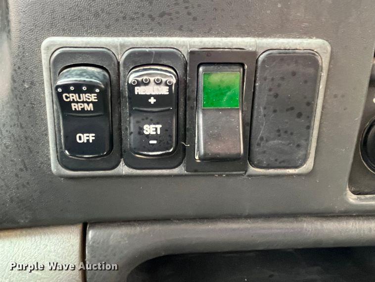 image for item DP0450 2006 Ford F650 Super Duty XLT  flatbed truck