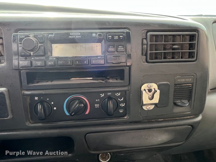 image for item DP0450 2006 Ford F650 Super Duty XLT  flatbed truck