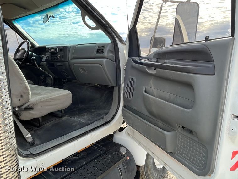 image for item DP0450 2006 Ford F650 Super Duty XLT  flatbed truck