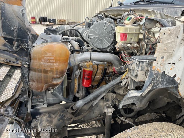 image for item DP0450 2006 Ford F650 Super Duty XLT  flatbed truck