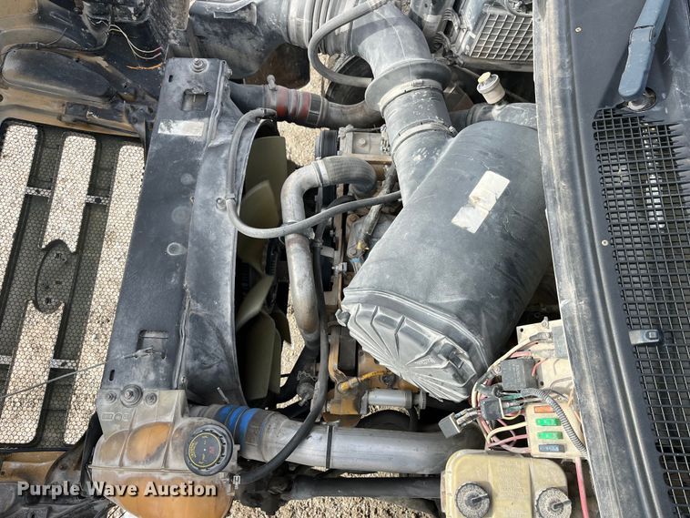 image for item DP0450 2006 Ford F650 Super Duty XLT  flatbed truck