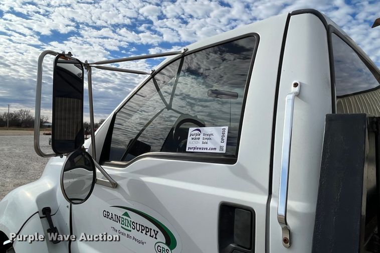 image for item DP0450 2006 Ford F650 Super Duty XLT  flatbed truck