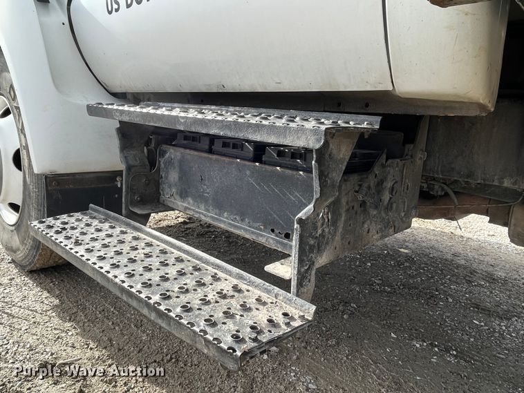 image for item DP0450 2006 Ford F650 Super Duty XLT  flatbed truck