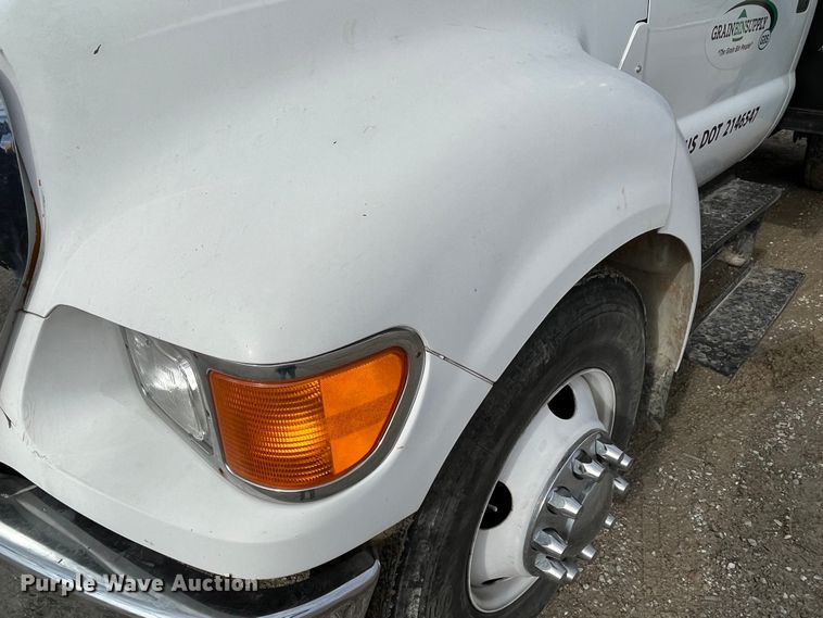 image for item DP0450 2006 Ford F650 Super Duty XLT  flatbed truck
