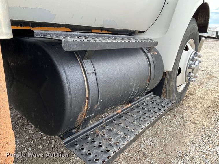 image for item DP0450 2006 Ford F650 Super Duty XLT  flatbed truck