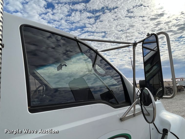 image for item DP0450 2006 Ford F650 Super Duty XLT  flatbed truck