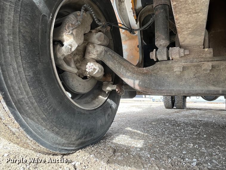 image for item DP0450 2006 Ford F650 Super Duty XLT  flatbed truck