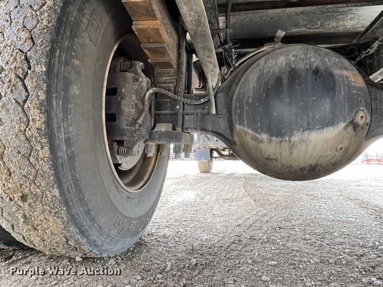 image for item DP0450 2006 Ford F650 Super Duty XLT  flatbed truck