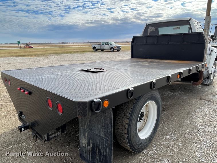 image for item DP0450 2006 Ford F650 Super Duty XLT  flatbed truck