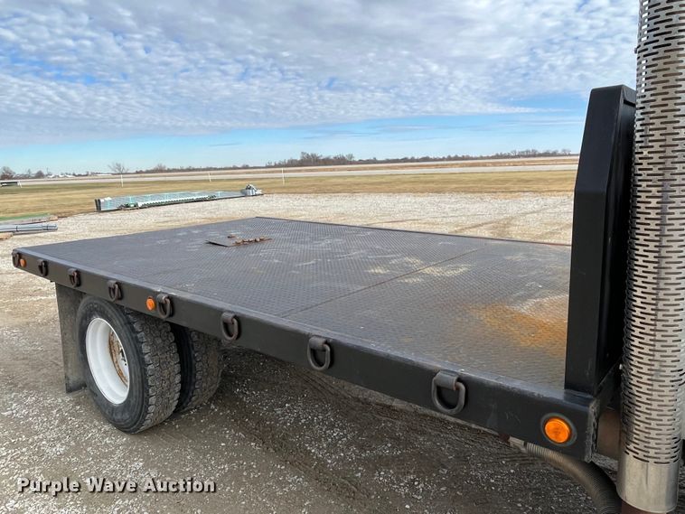 image for item DP0450 2006 Ford F650 Super Duty XLT  flatbed truck