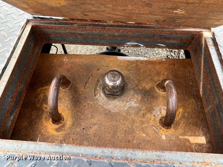 image for item DP0450 2006 Ford F650 Super Duty XLT  flatbed truck