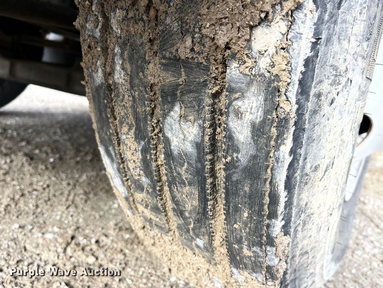 image for item DP0450 2006 Ford F650 Super Duty XLT  flatbed truck